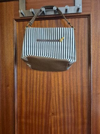 Bolso de rayas blanco y negro