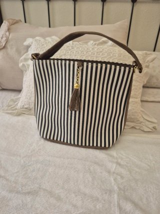 Bolso de rayas blanco y negro
