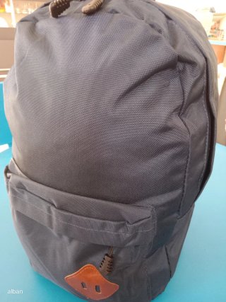 Mochila gris