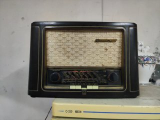 Radio Grundig Vintage Negra y Beige