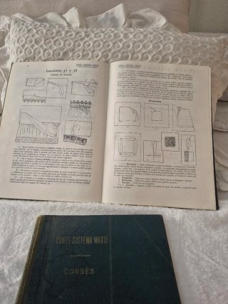 2 Libros antiguos "Corte Marti"