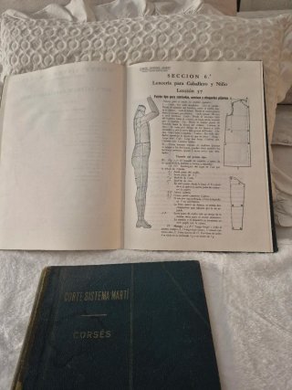 2 Libros antiguos "Corte Marti"