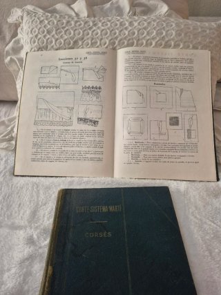 2 Libros antiguos "Corte Marti"