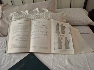 2 Libros antiguos "Corte Marti"