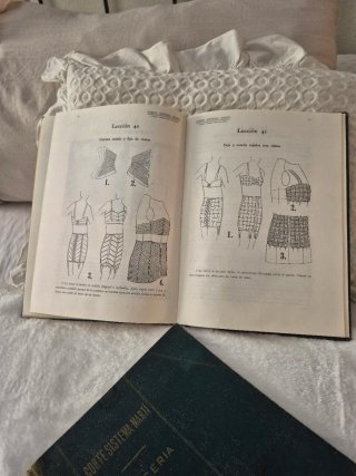 2 Libros antiguos "Corte Marti"