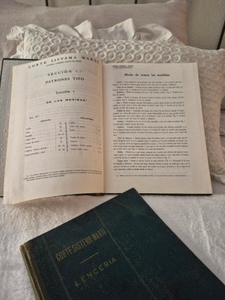 2 Libros antiguos "Corte Marti"