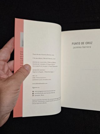 Jazmina Barrera. Punto de cruz