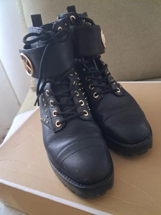 Anfibio Michael Kors nero con dettagli oro
