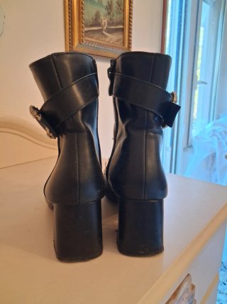 Stivaletti neri donna con fibbia