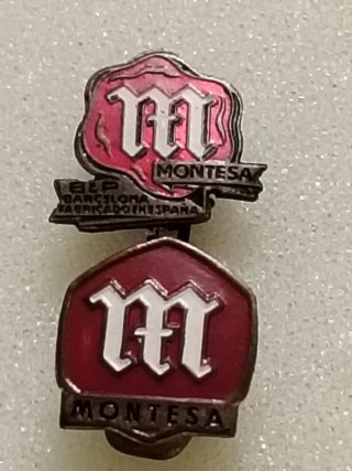 2 Insignias marca de motos Montesa Barcelona