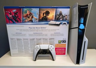 PlayStation 5 Slim + Lector + Mando PS5 | Completa