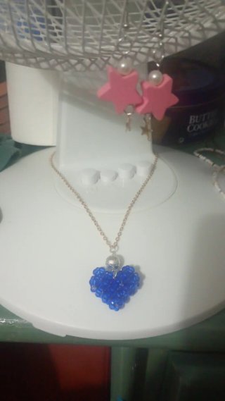 collar de corazón azul