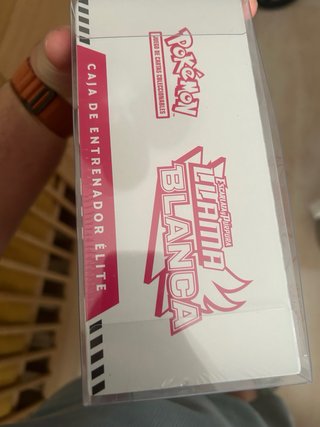 Caja Entrenador Élite Pokémon Llama Blanca