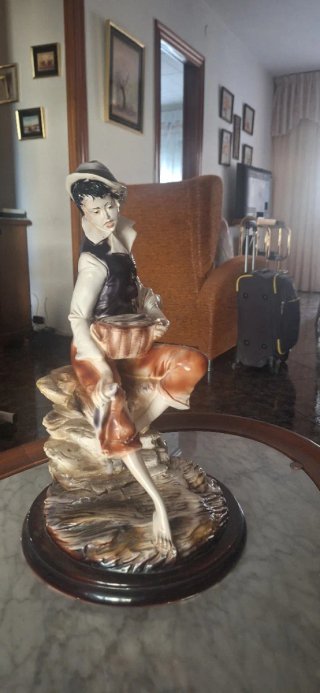 Figura de cerámica de porcelana