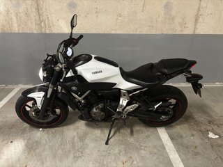 Yamaha MT-07 Naked Blanca y Negra