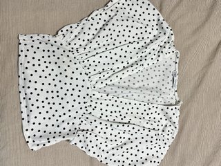 Top corto lunares blanco y negro