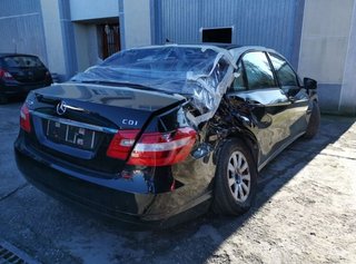 Tapa motor mercedes-benz a6510101167 e e 220 22073