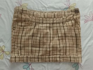 Falda corta cuadros beige y marrón