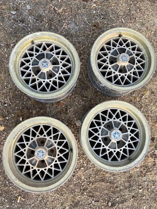 Llantas de coche antiguo