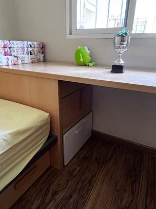 Habitación completa: Cama, escritorio y cajones