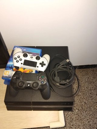 Consola PS4 Negra + 2 Mandos + Juego