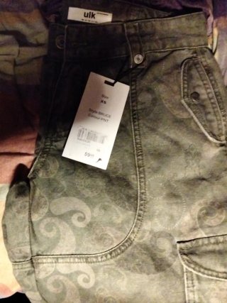 Pantalón corto uik verde estampado talla XS