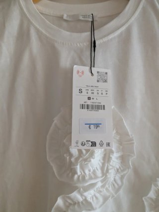Camiseta Zara Talla S con volantes