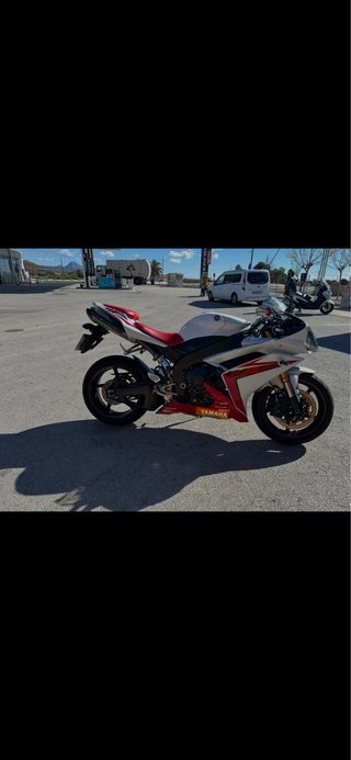 Yamaha R1 2007 Roja y Blanca