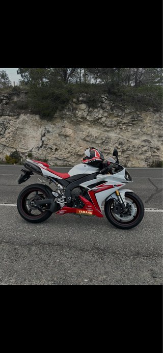 Yamaha R1 2007 Roja y Blanca
