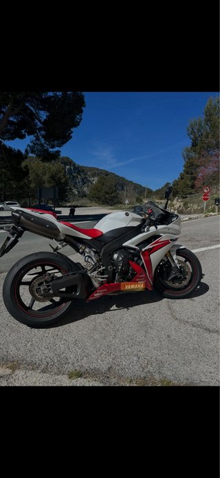 Yamaha R1 2007 Roja y Blanca