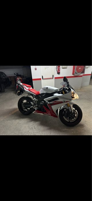 Yamaha R1 2007 Roja y Blanca