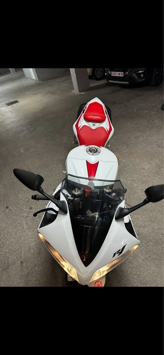 Yamaha R1 2007 Roja y Blanca