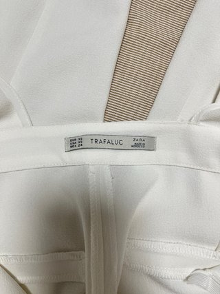 Mono blanco espalda descubierta