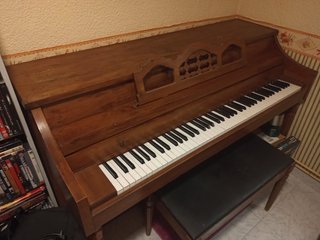 Piano vertical de madera