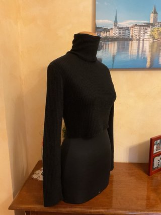 Bershka crop top dolcevita nero