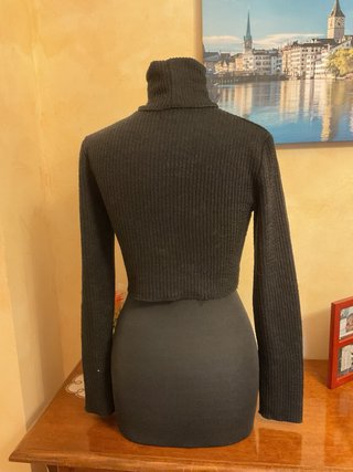 Bershka crop top dolcevita nero