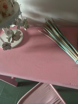 Escritorio rosa de madera