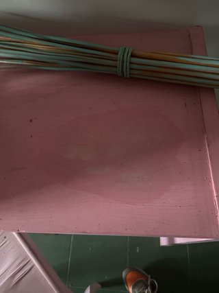 Escritorio rosa de madera