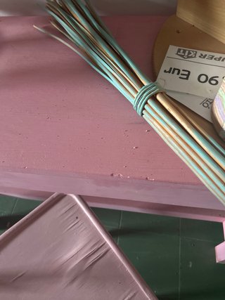 Escritorio rosa de madera