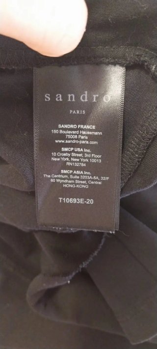 Camiseta Sandro Asimétrica con Flores T. M