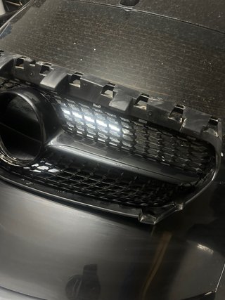 Parrilla delantera Mercedes CLA