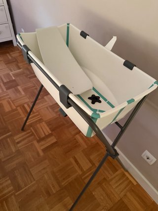 Bañera Stokke para bebé con patas y adaptador