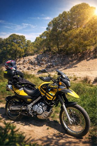 BMW F650GS Adventure Moto Negra y Amarilla