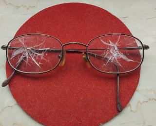Occhiali con lenti rotte marrone/argento