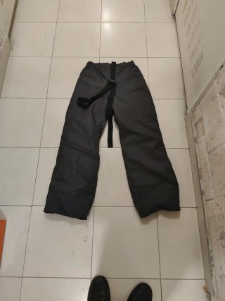 Pantalón de lluvia gris