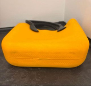 Bolso Obag Amarillo con Charm. 100% original