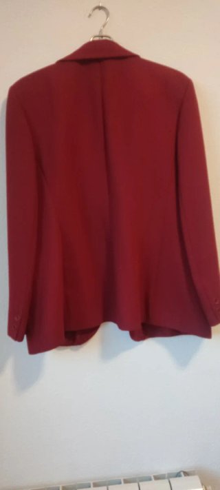 Traje de chaqueta granate mujer