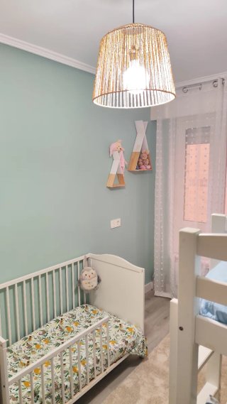 Cuna SMÅGÖRA IKEA Blanca 60x120 cm Está modificada