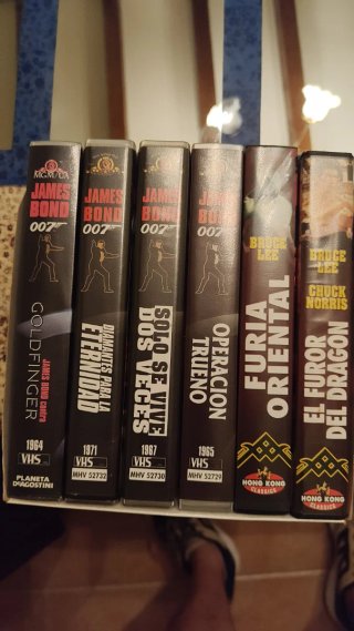 Películas VHS James Bond y Bruce Lee