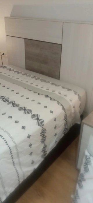 Cabezal de cama de madera blanco y gris
